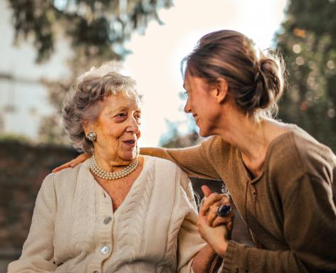 Personne agée les dames de coeur